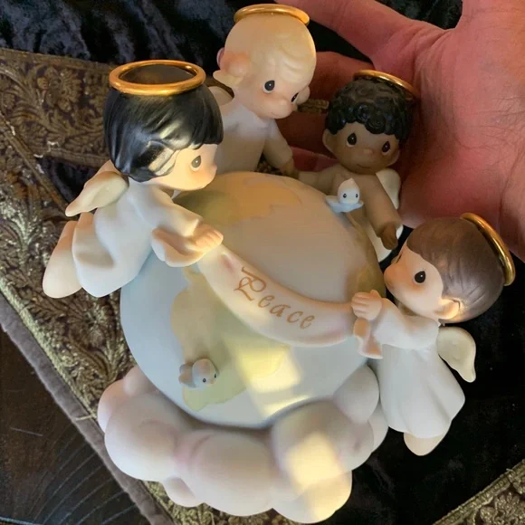 PRECIOUS MOMENTS 1998 Limited Edition "His love will love will uphold the world" - Picture 9 of 11